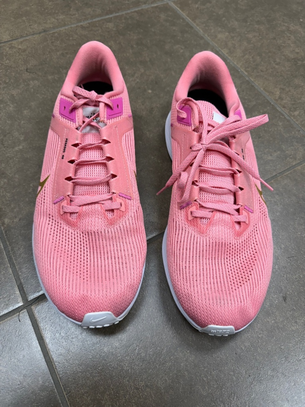 Nike Pegasus 40 - Mens 12.5 Wide